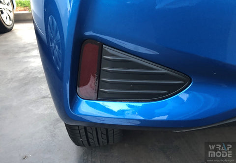 Toyota Yaris bumper reflector overlay